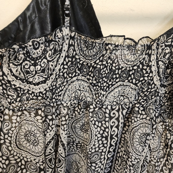 M.K.M Designs Black and White Asymmetrical Camisole Top Plus Size 2x - Picture 8 of 11